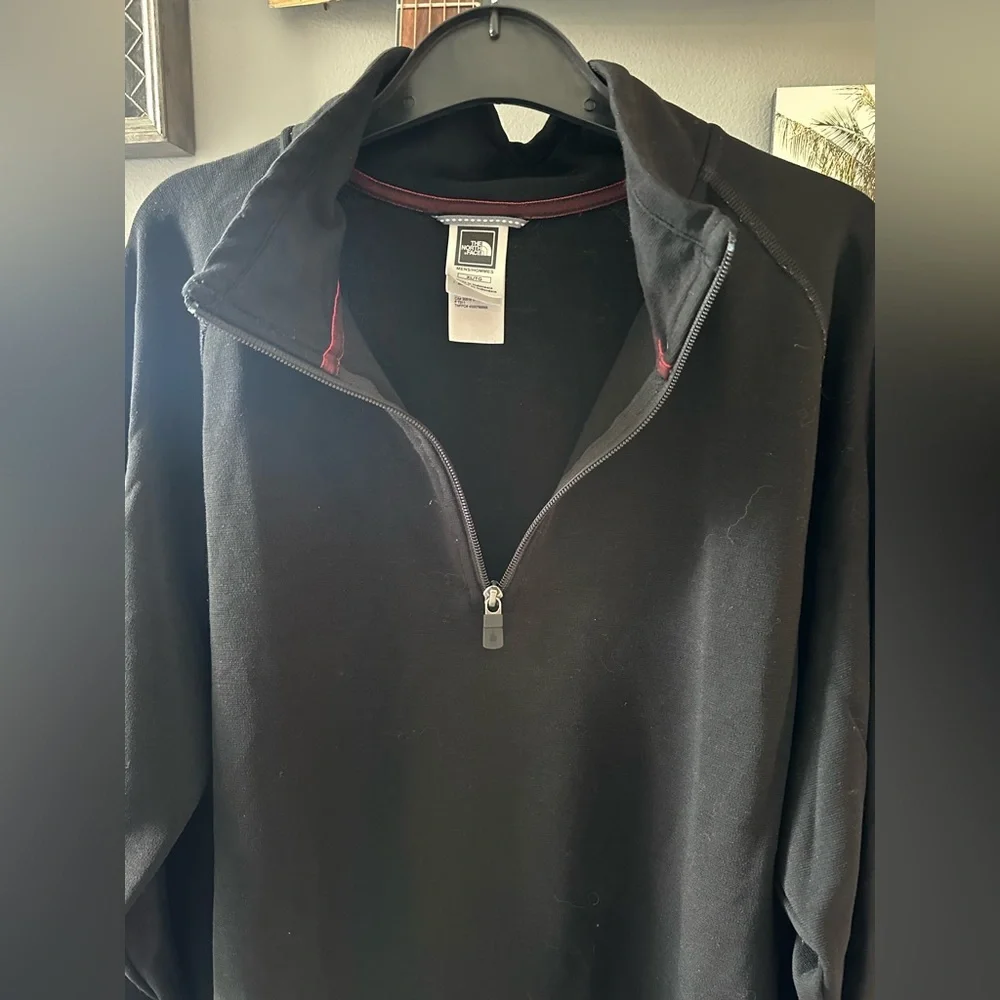 The North Face Men's Black Quarter-Zip Jacket